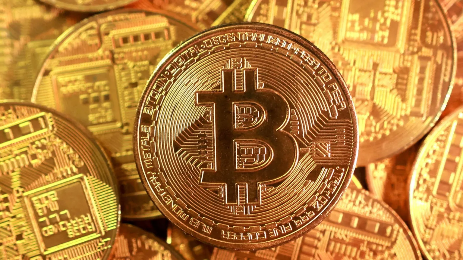 Firma e kriptomonedhave u jep klientëve aksidentalisht 40 miliardë dollarë në bitcoin