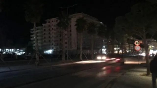 Vlora sërish pa drita, punimet në rrjetin e ujësjellësit dëmtojnë linjat elektrike