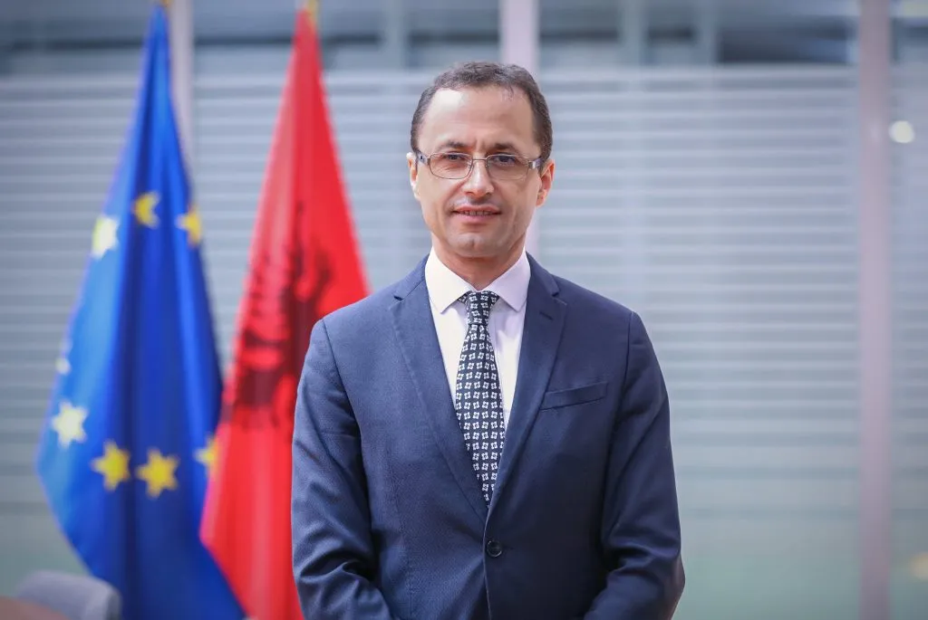 Denoncimi/ Drejtori i ri i AKSHI-t ka kryer plagjiaturë në dy raste
