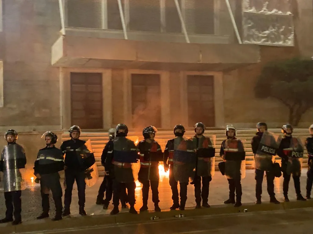 Protesta e PD-së/ Balliu: Nuk përjashtohet bllokimi i rrugëve