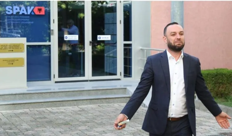 Lirohet nga burgu ish-deputeti i PS-së, Jurgis Çyrbja