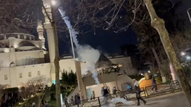 Hedhja e molotovëve dhe gazit lotsjellës te Xhamia e Namazgjasë, reagon KMSH: Besimtarët u lënduan pa asnjë shkak