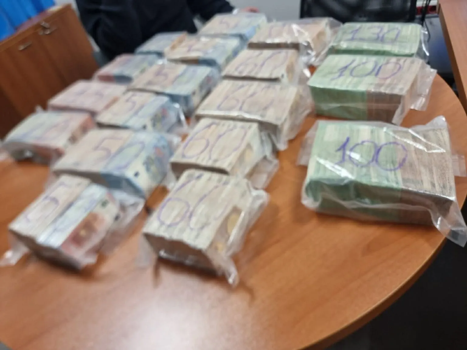 1 milionë euro në doganën Kosovë-Serbi/  Ky është polici shqiptar që u arrestua