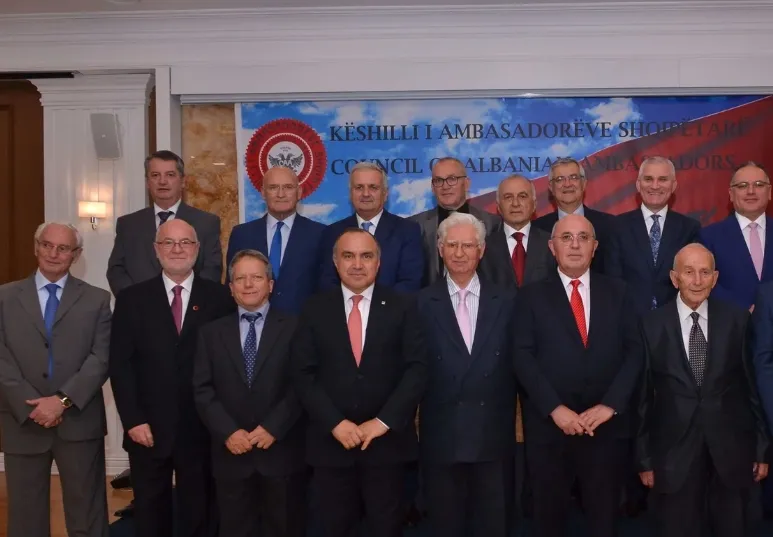 Ambasadorët kundër ligjit të ri për Shërbimin e Jashtëm: Begaj të mos e dekretojë, do ta çojmë në Kushtetuese