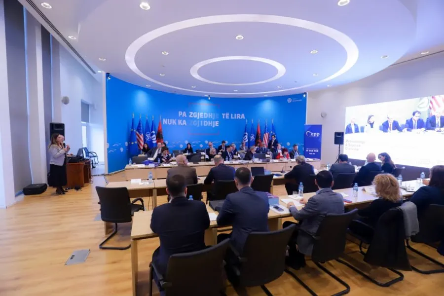 PPE: Demokracia në Shqipëri në rrezik! Alarm për zgjedhjet, pavarësinë e gjyqësorit dhe lirinë e medias
