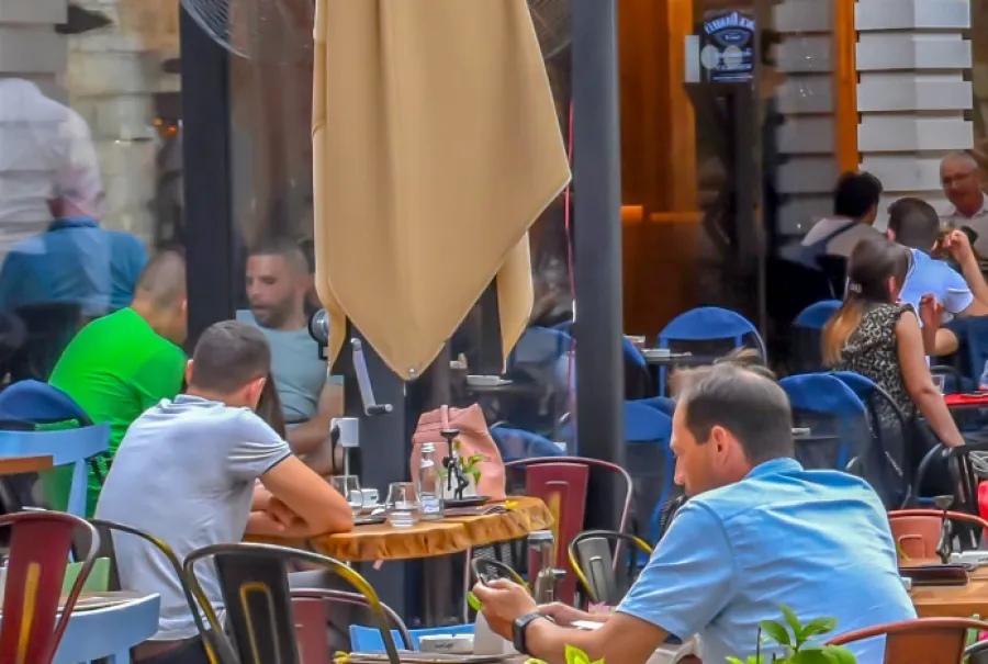 “Restorantet e ndaluara në Shqipëri”, The Travel: Paralajmërimi i SHBA për sigurinë në Tiranë është shqetësuese