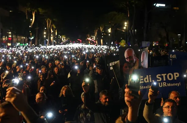 Protesta e opozitës, s’ka podium dhe as fjalime! Skenari, çfarë pritet të ndodhë para Kryeministrisë