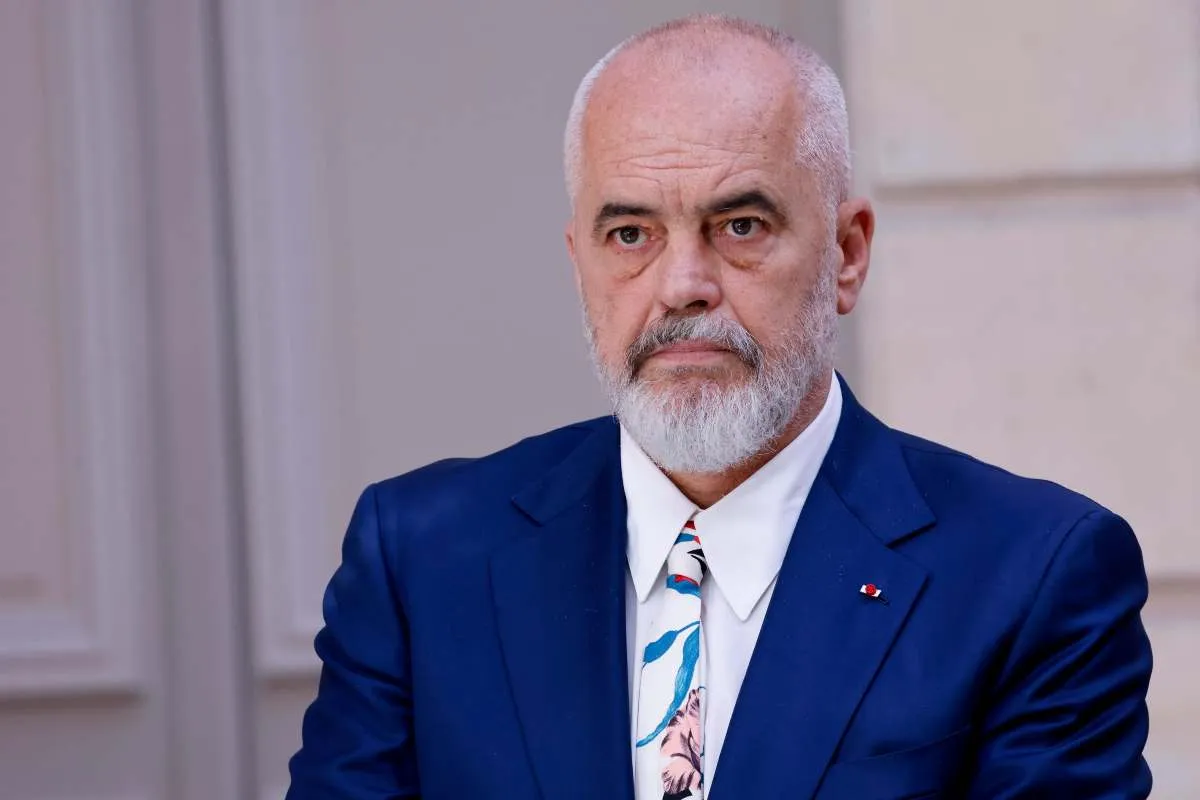 Dhe Rama që grindet me kryeveprën e vet….