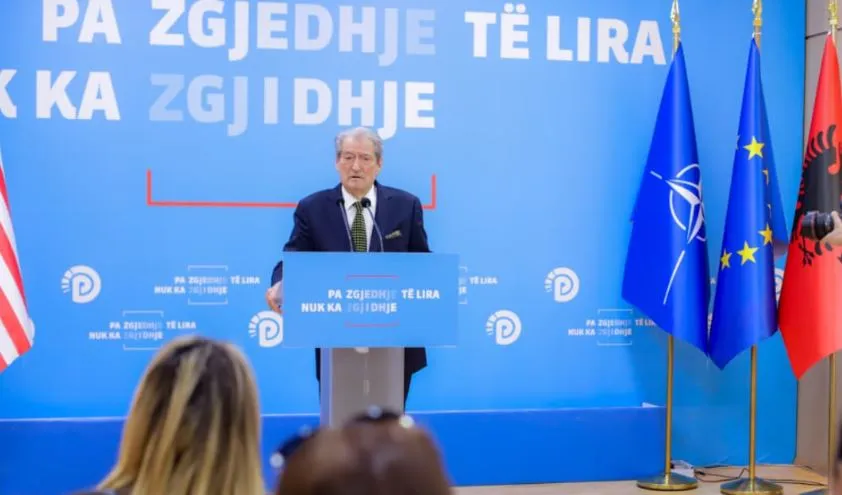 Berisha: Rama po i jep rusëve Porto-Romanon!