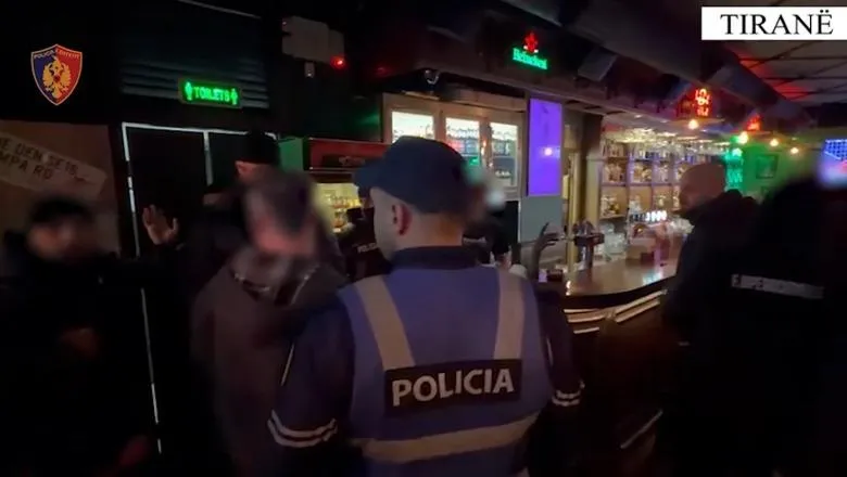 (VIDEO) Festë me kokainë e ekstazi/ Dalin pamjet e bastisjes së lokaleve të natës në ish-Bllok