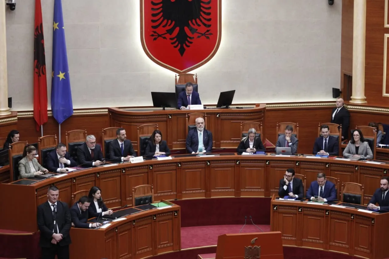 Jo vetëm Belinda Balluku, dy socialistët që bojkotuan seancën plenare ku vendoset fati i ish-zv.kryeministres