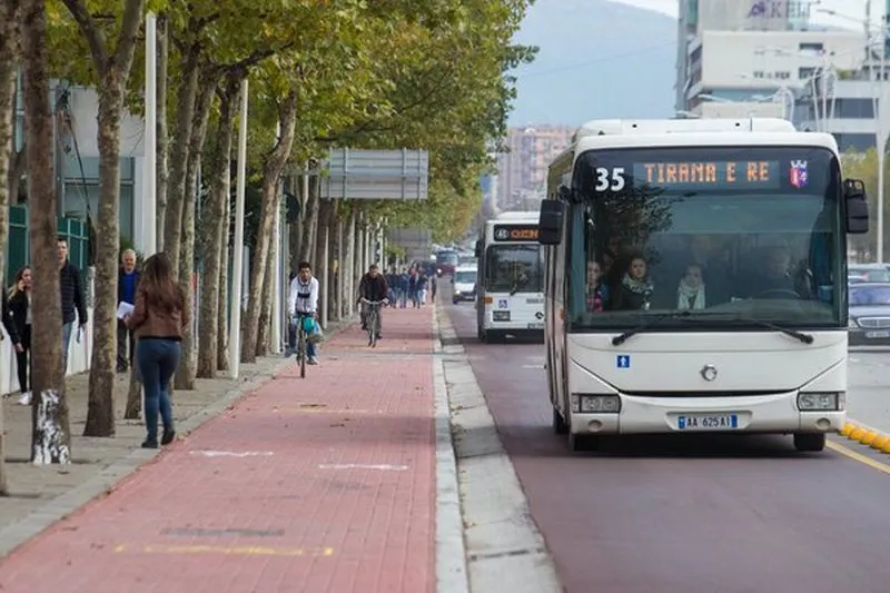 Nafta 217 lekë/litri,Shoqata e Transportit paralajmëron rritje të kostove dhe reduktim 30% të flotës për qytetarët