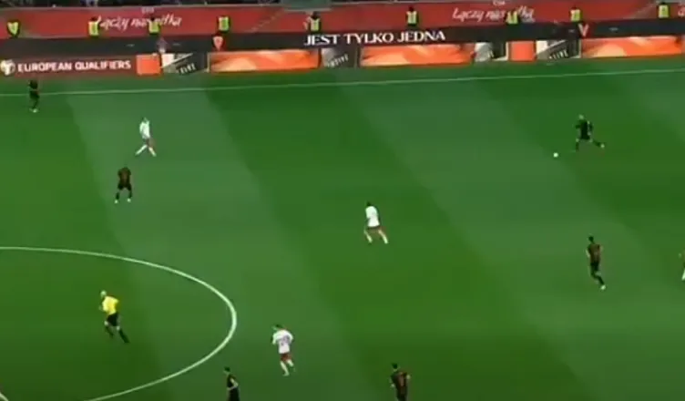 Polonia kalon në avantazh