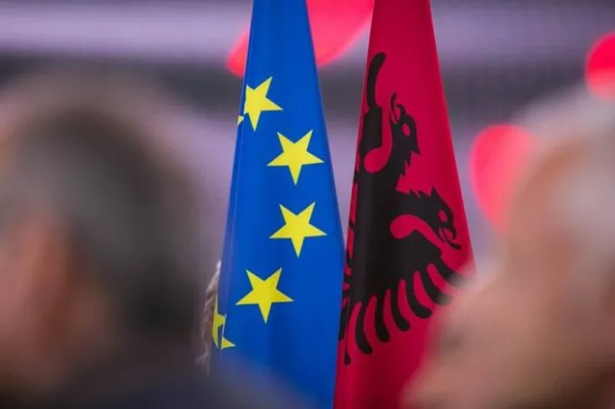 Mali i Zi avancon në negociatat me BE-në, Shqipërisë i shtyhet vendimi për kapitujt