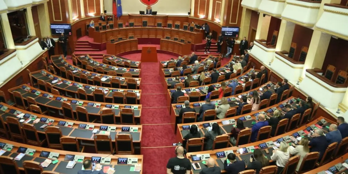 Kuvendi shpenzoi 200 milionë lekë për dieta, karburant dhe qiratë e deputetëve