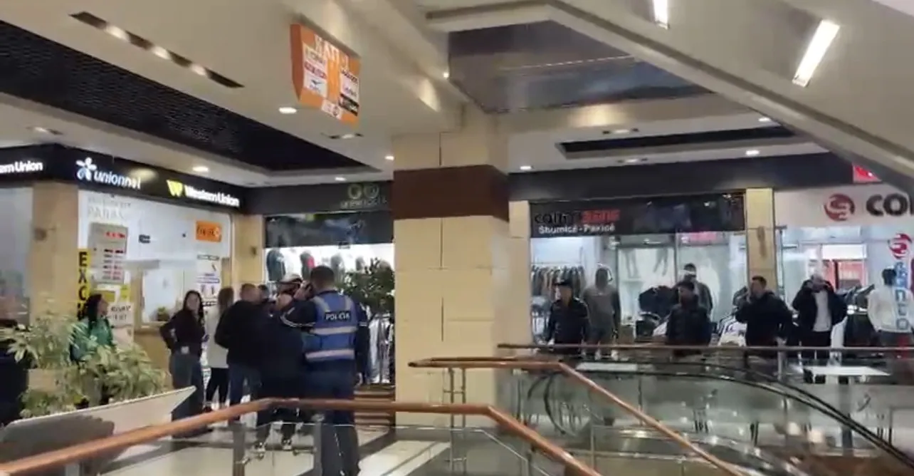 Grabitet me armë pika e këmbimit valutor brenda qendrës tregtare “Concord Center”