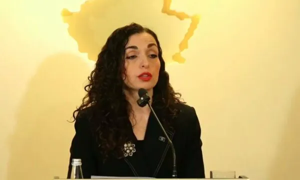 Kosova shkon në zgjedhje, presidentja Osmani shpërndan Parlamentin