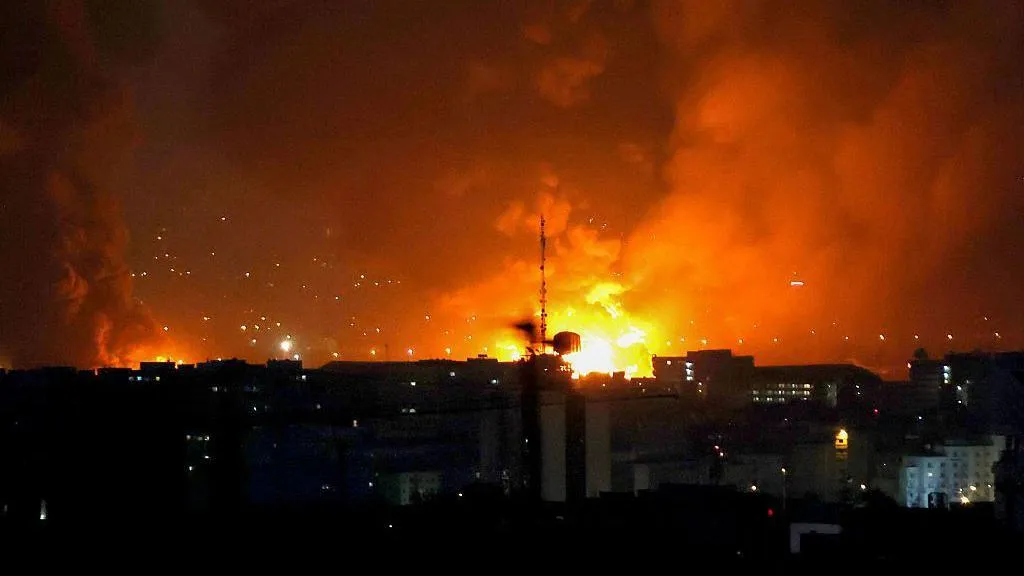 Sulm me dron pranë aeroportit të Dubait, presidenti i Iranit u kërkon falje vendeve të Gjirit për sulmet