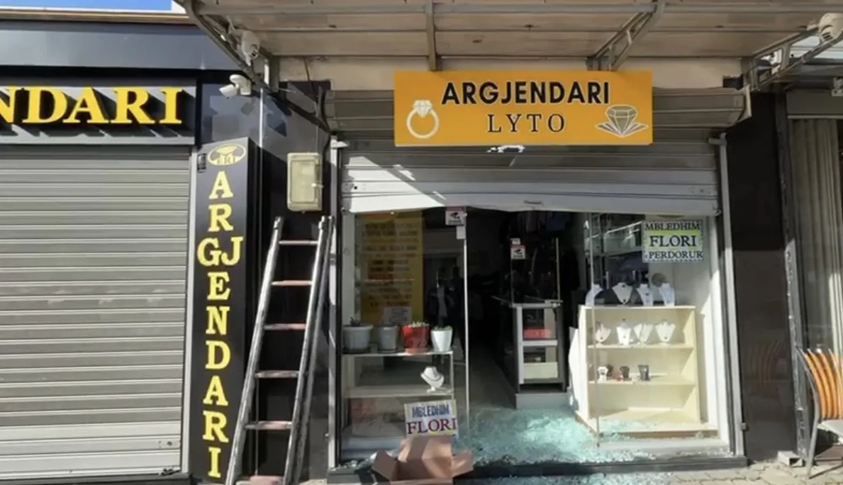 Tentohet të grabitet argjendaria në Pogradec. Autorët përdorën kriko makine, por…