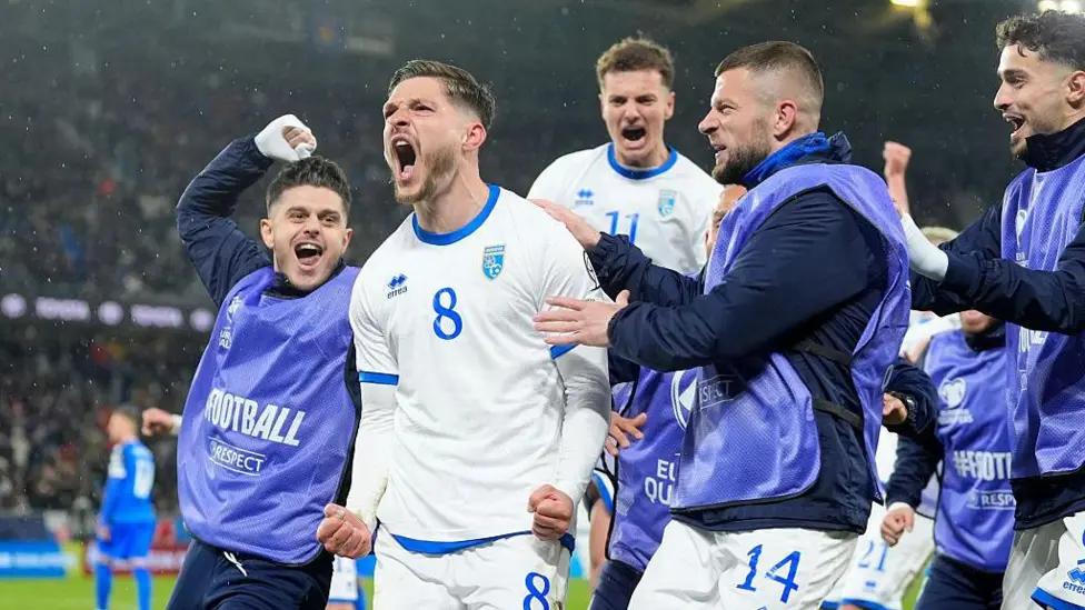 BBC: Kosova në eufori ndërsa ëndërron të bëjë historinë me kualifikimin në Kupën e Botës