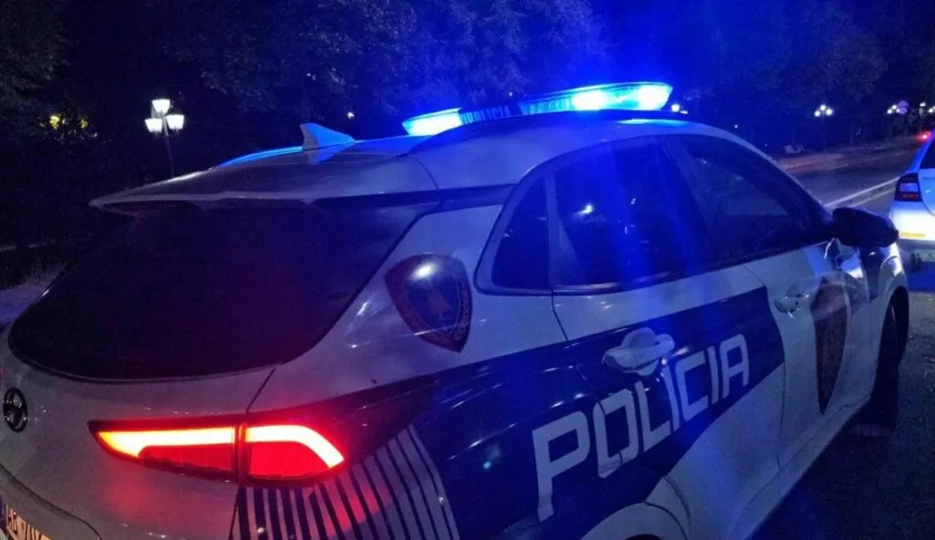 Një çantë e dyshimtë në Tiranë, çfarë u gjet brenda saj