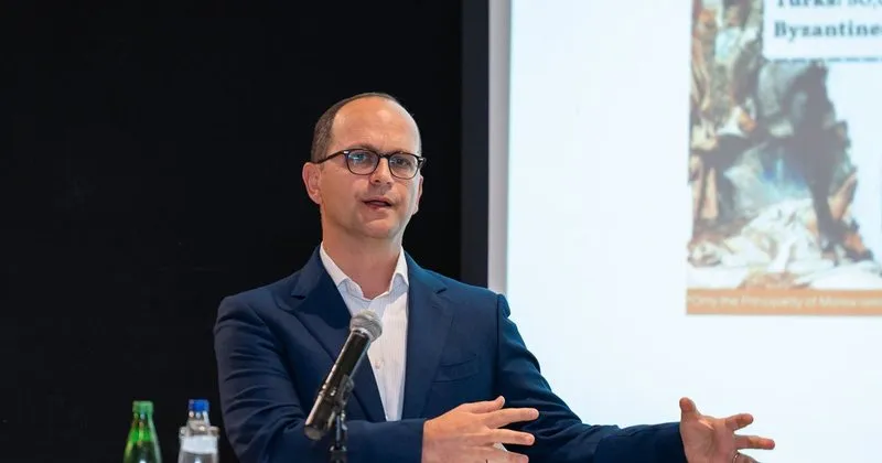 Bushati godet Ramën: S’ka më vijë ndarëse mes shtetit e pushtetit, drejtorët i shërbejnë partisë jo qytetarëve