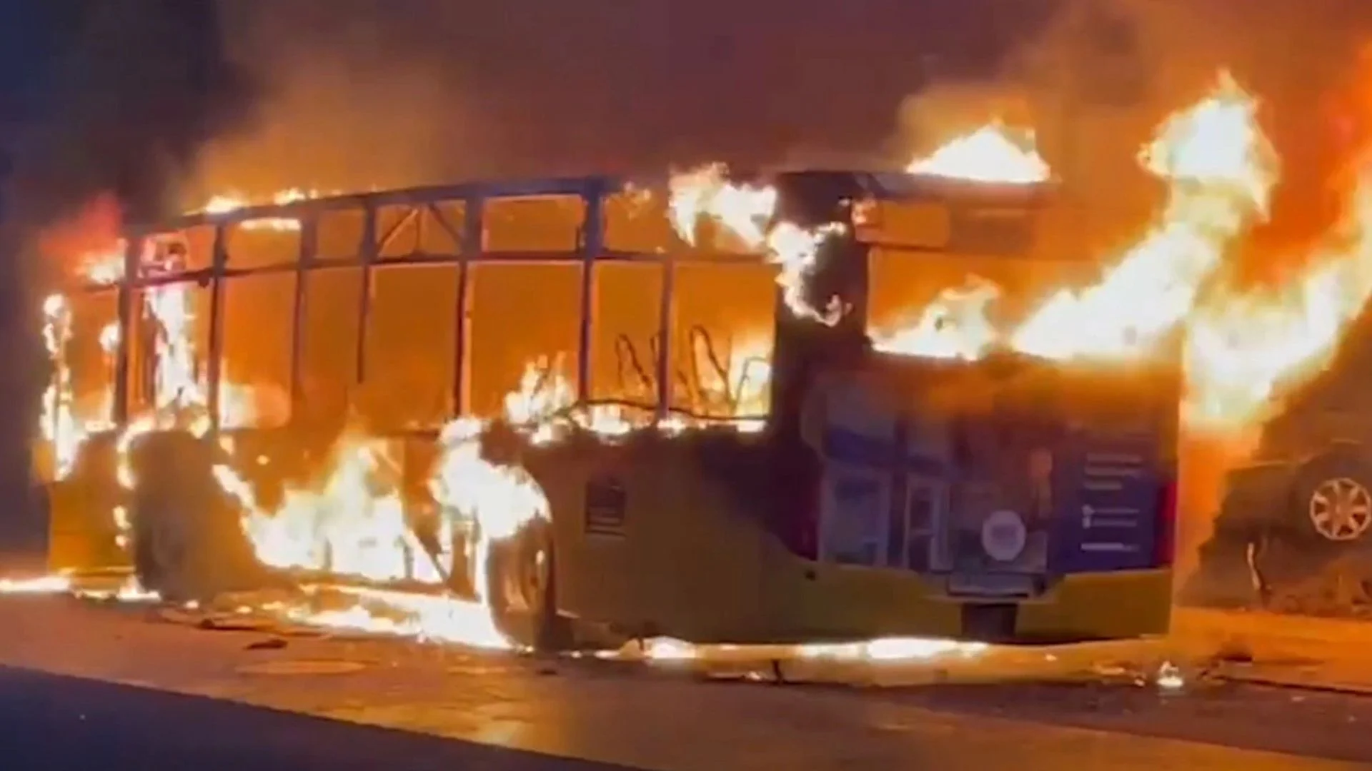 Tragjedi në Zvicër, autobusi shpërthen në flakë në mes të rrugës, 6 viktima