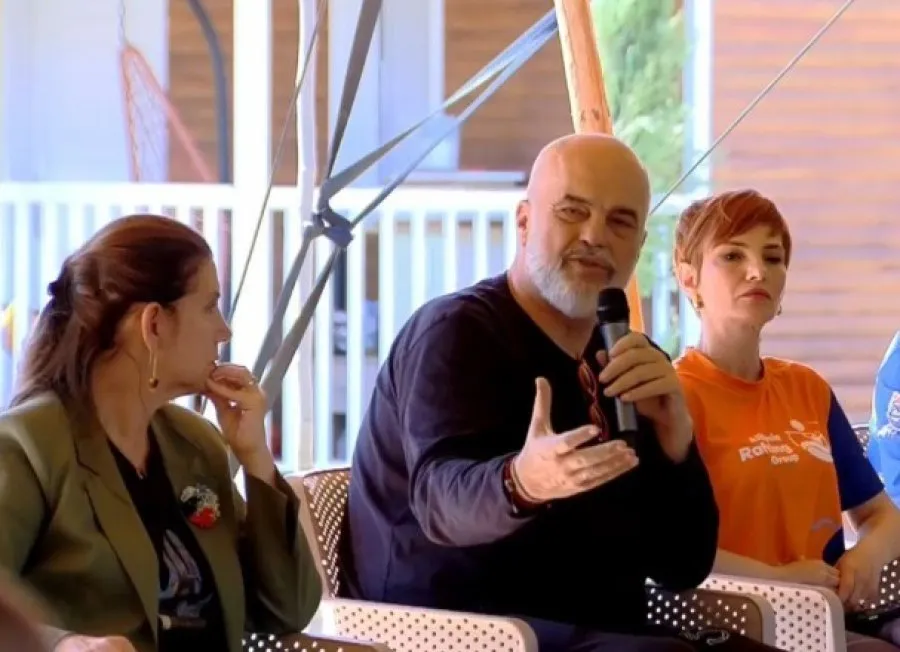 “Perla” e Mirela Kumbaros: Ne jemi kalimtarë, Edi Rama jo