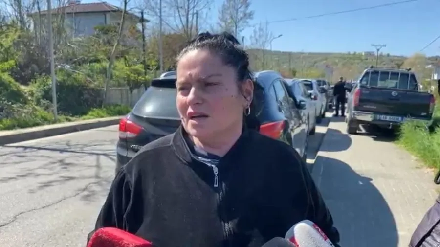 E afërmja rrëfen për krimin e dyfishtë në Roskovec: Dëgjuam ulërima dhe thashë mos po e rrihnin