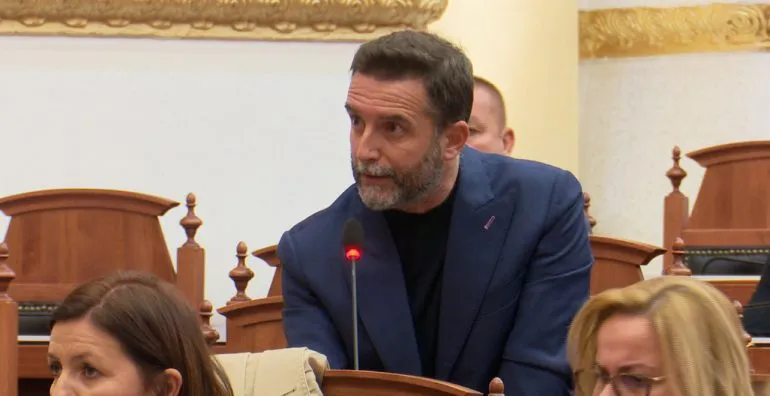 Braçe kritika për tregun e naftës: Çmimet vendosen me mesazh