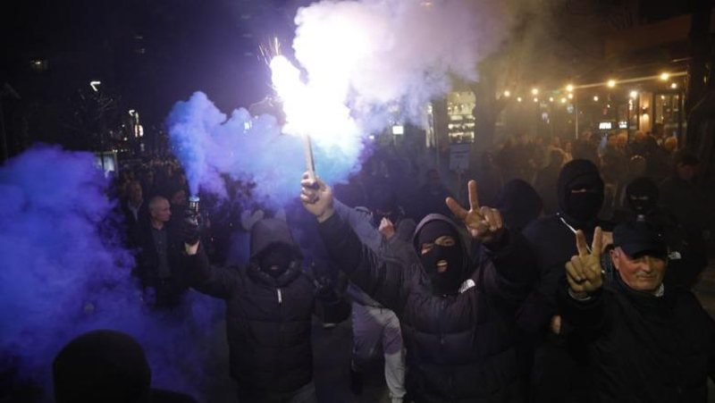 Gjykata nxjerr nga qelia 15 protestuesit e opozitës