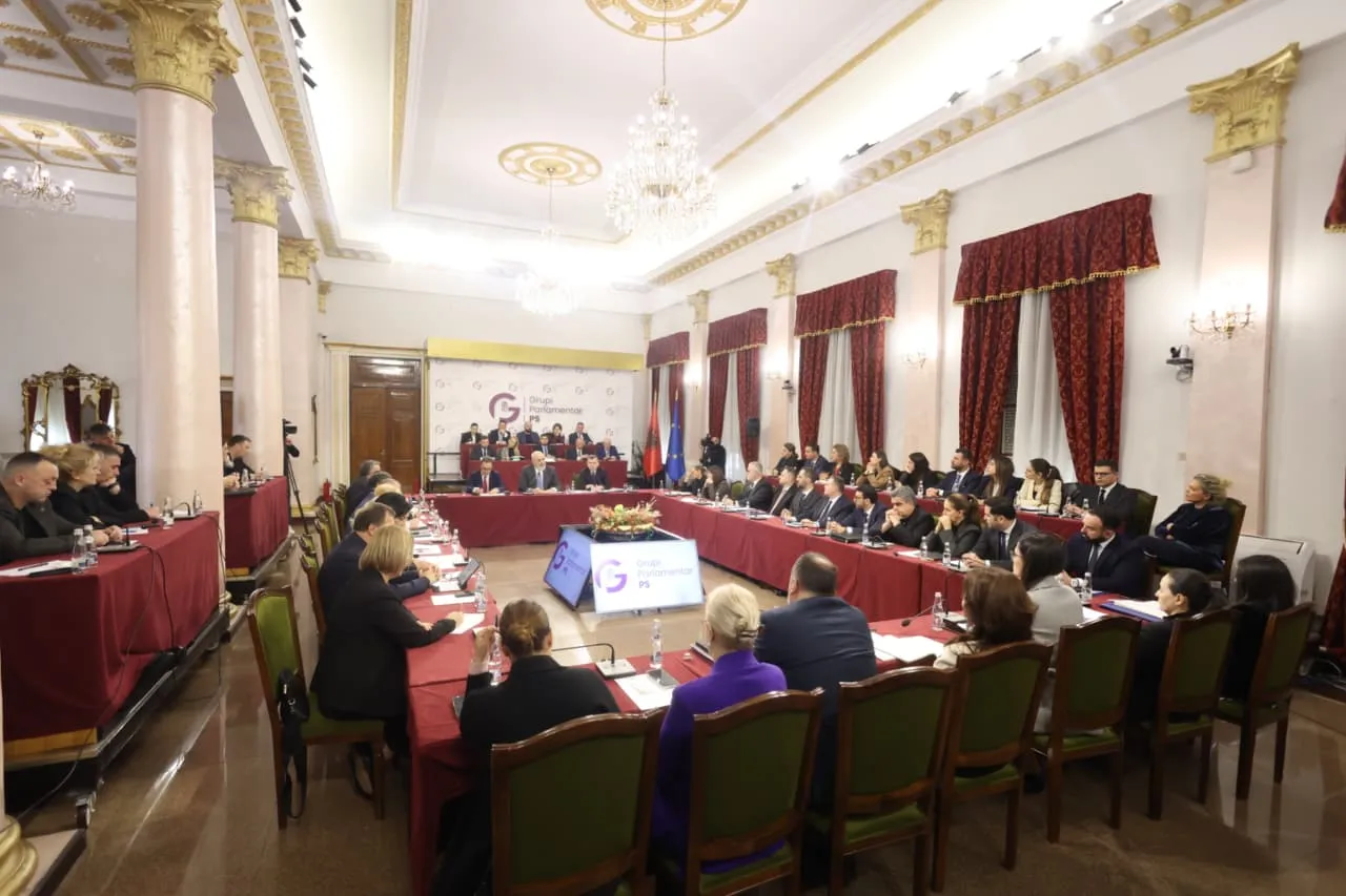 Rama mbledhn Grupin e PS, nga Kodi i ri Penal te Reforma Territoriale, çfarë pritet të diskutohet