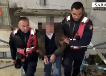 EMRI/ Kush është 62-vjeçari që kërcënoi me armë fqinjët për depozitën e ujit