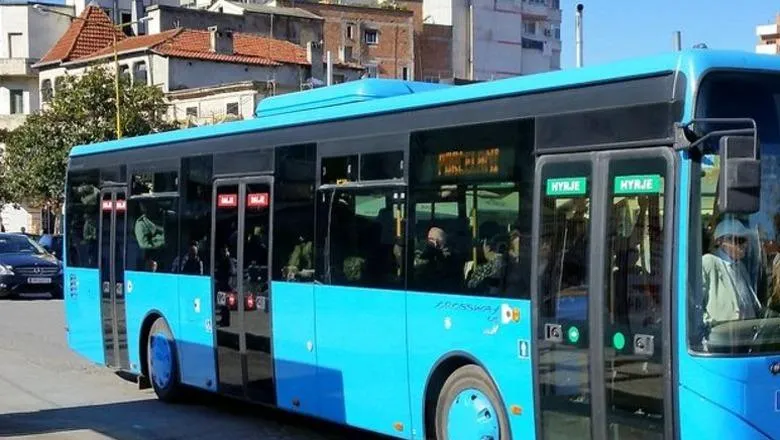 Nga nesër më pak autobusë në qarkullim, shoqata redukton flotën për shkak të çmimit të naftës