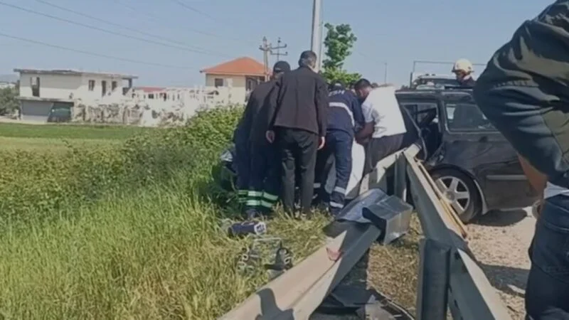Aksident i trefishtë në Lushnjë, shoferi ngec brenda në makinë