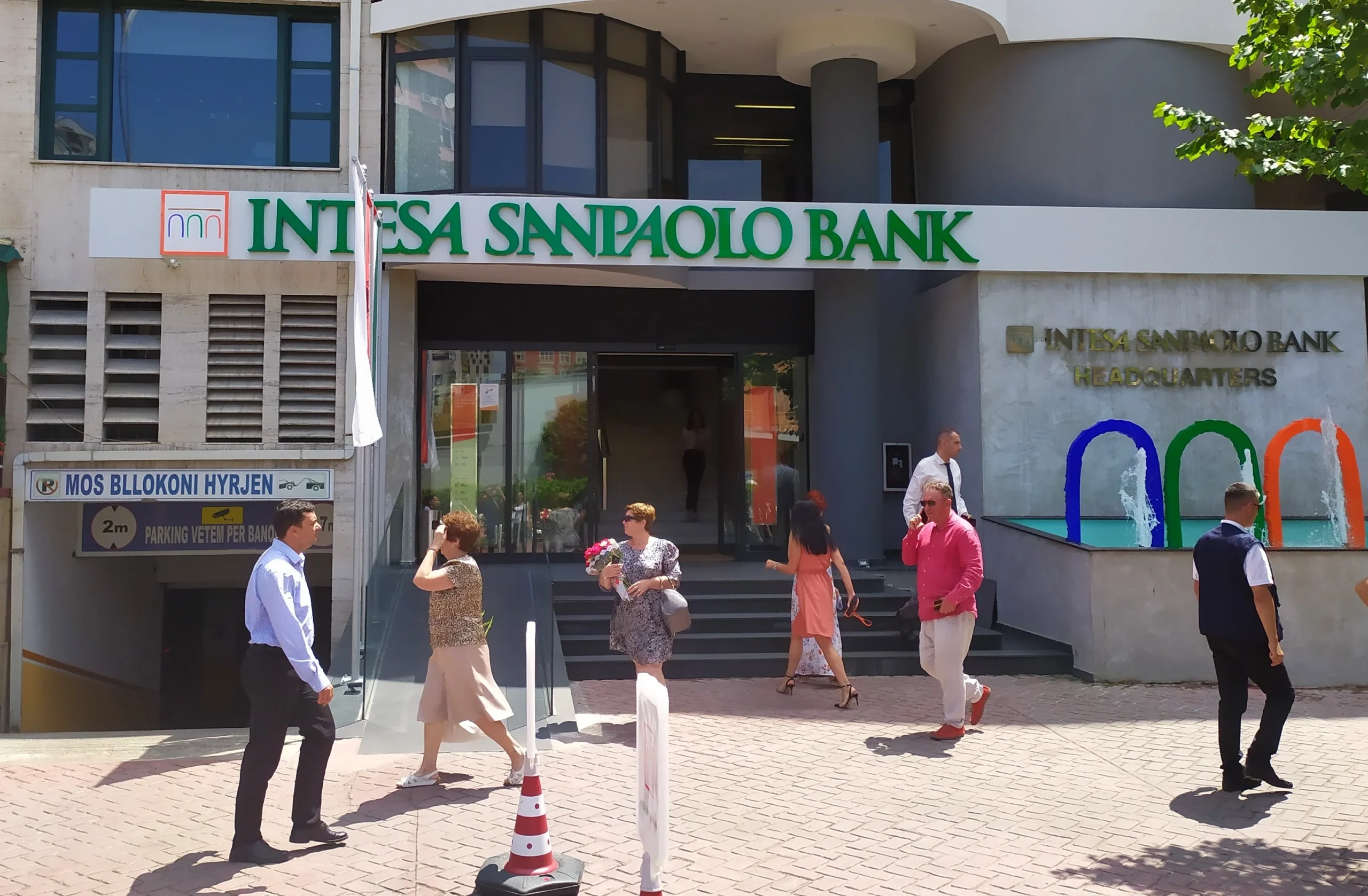 Skandal në Itali/ Intesa San Paolo gjobitet me 32 mln euro, u vodhën të dhënat e 3500 klientëve