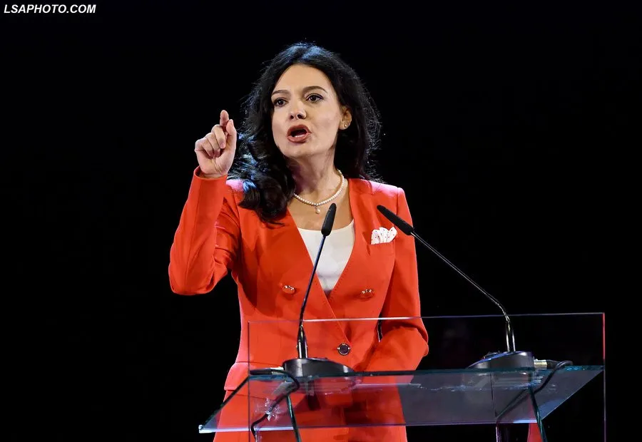 “Nuk kam frikë”-Përplasja me Edi Ramën, shpërthen Elisa Spiropali: Po më këshillojnë të hesht. PS ka humbur busullën