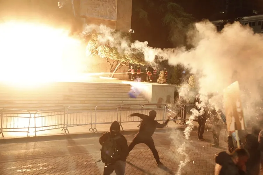 Ministri i Brendshëm reagon pas protestës: Policët u treguan profesionistë