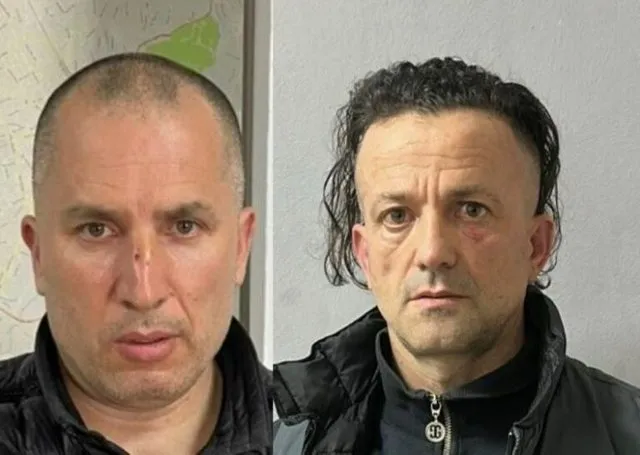 Grabitën kasafortën në një banesë në Tiranë, por u kthyen për të lënë armën, si u kapën dy hajdutët