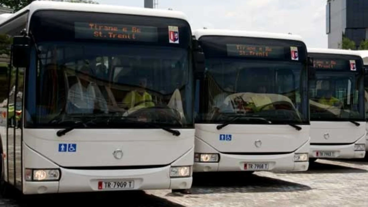Kriza e naftës rrezikon transportin publik: 450 linja drejt ndërprerjes