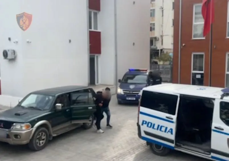 Goditet grupi kriminal që shiste kokainë, tre persona të arrestuar, dy në kërkim