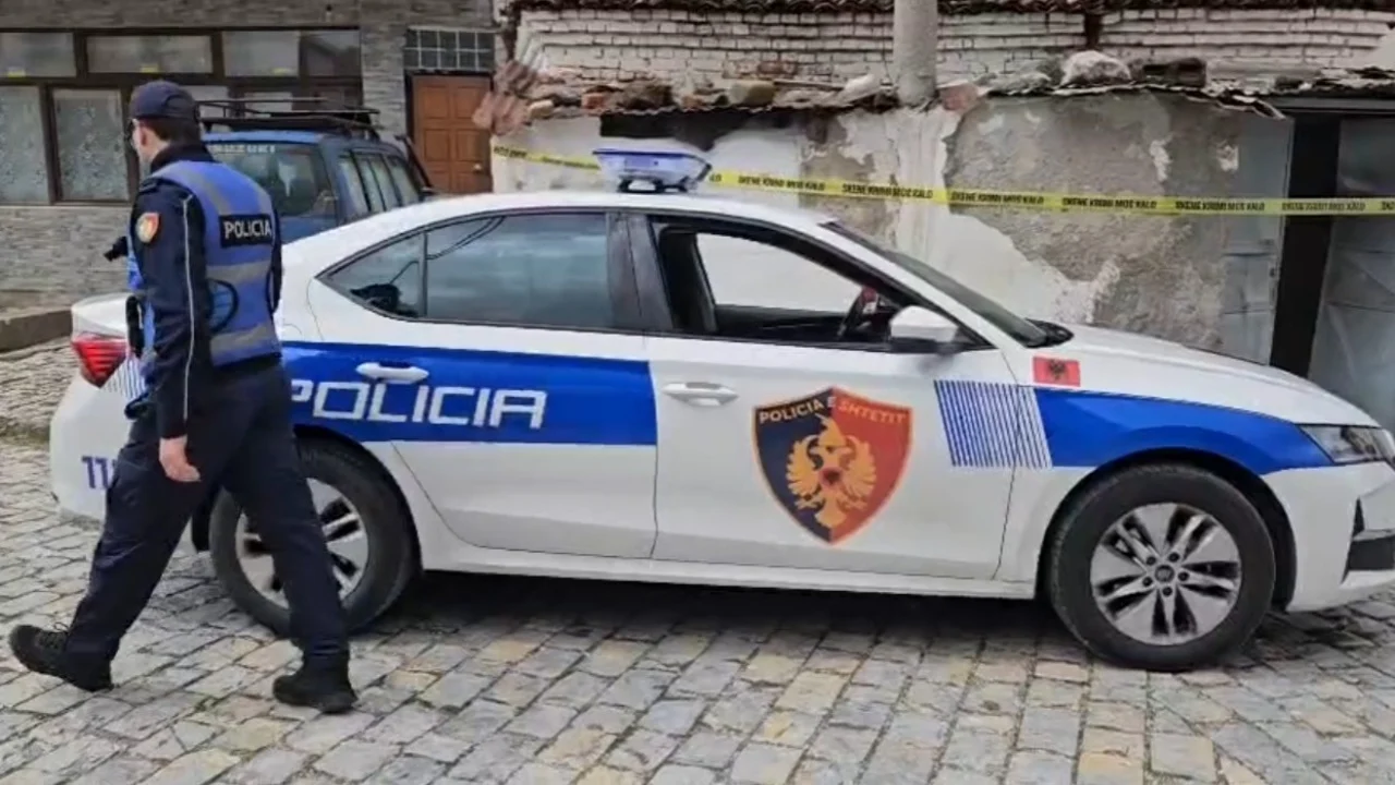 Gjendet një person i pajetë në rrugë në Lushnjë, ja çfarë dyshohet (Emri)