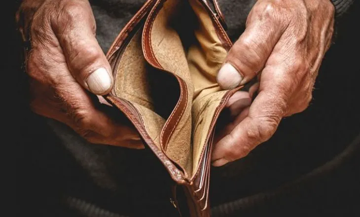 Të ardhurat për frymë rriten, por shqiptarët mbeten me rrezikun më të lartë të varfërisë në Europë