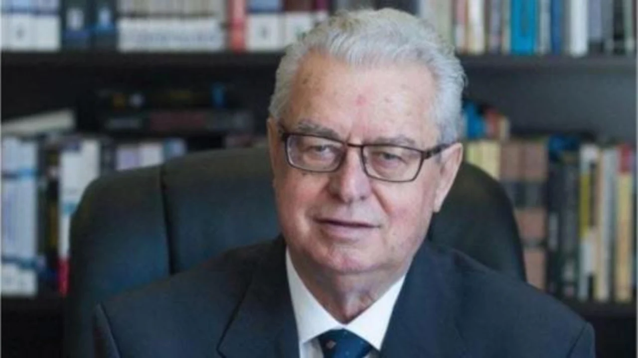Nga drejtimi i PS-së me Nanon në burg te kreu i Kuvendit, kush ishte “Profesori” i socialistëve, Servet Pëllumbi