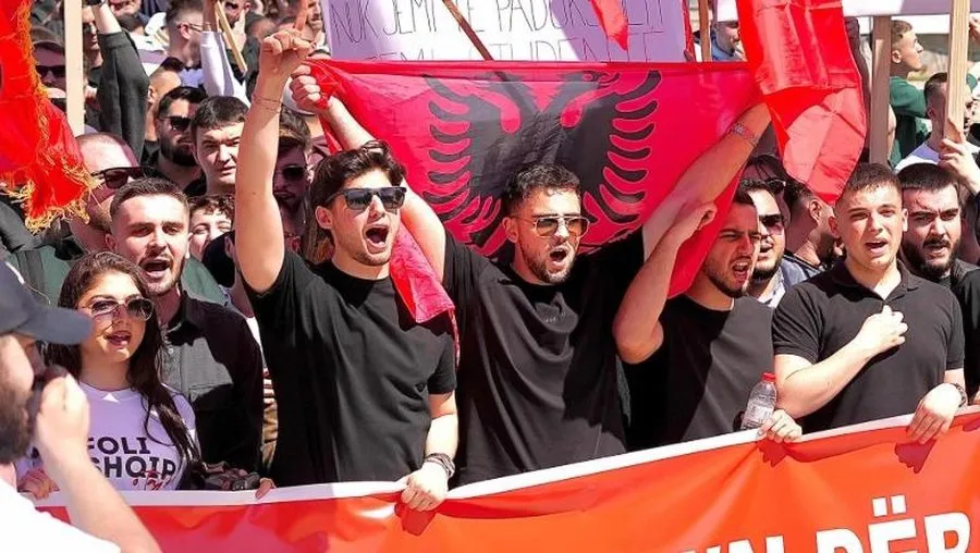Arrestohen tre studentë shqiptarë në protestën e RMV