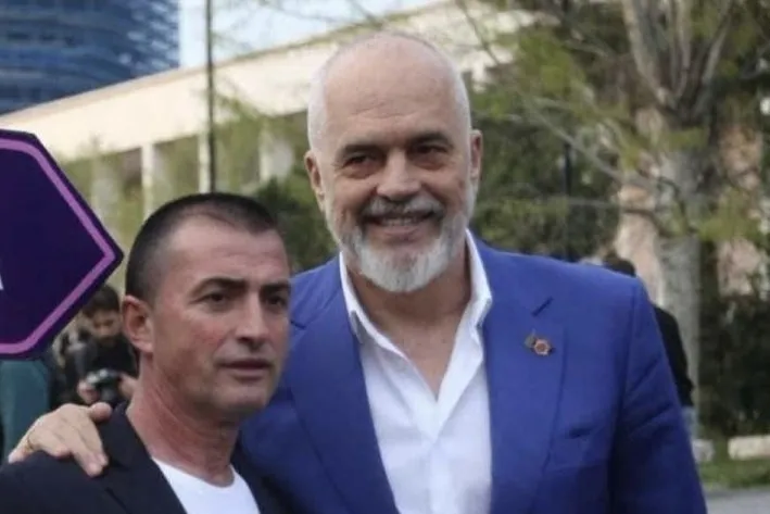 “Komandant, jam ushtari yt”, Rama i hakërrehet Tërmet Peçit: “Mos na çaj b*thën”