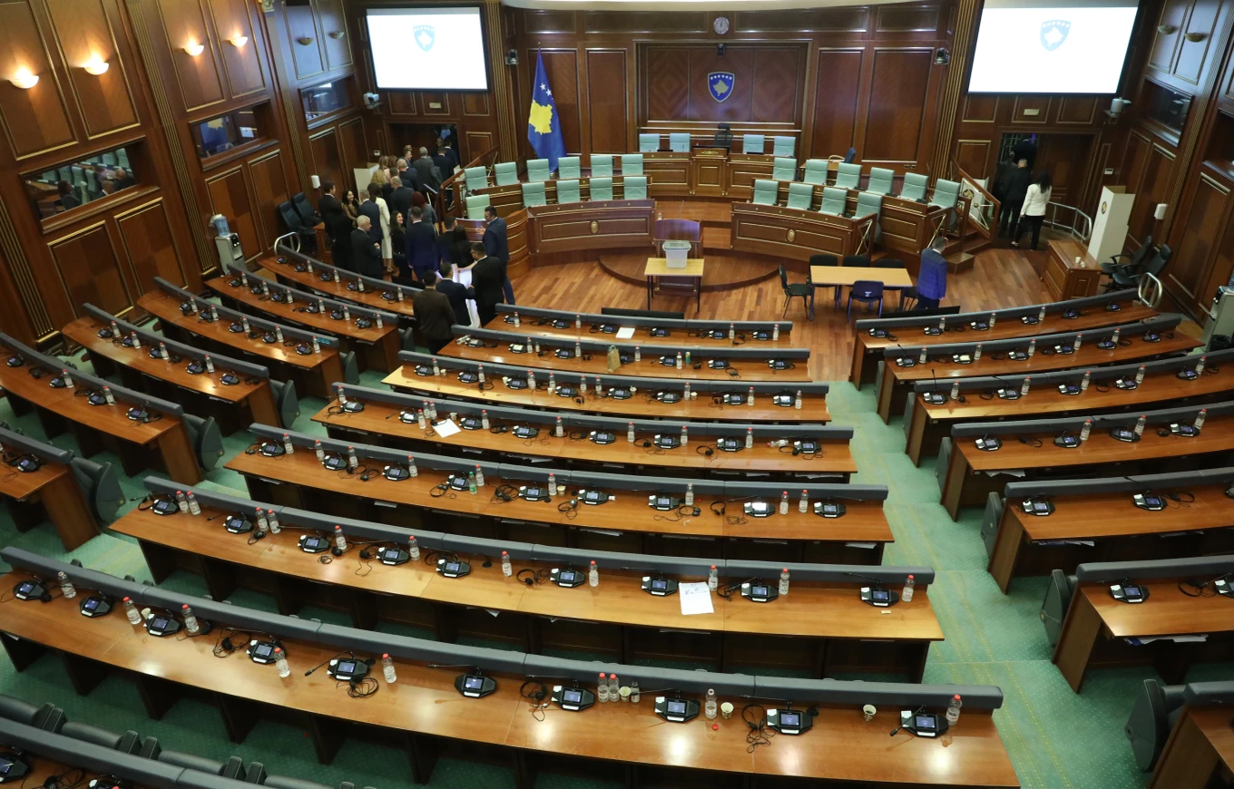 Për 77 ditë mandat, mbi gjysmë milioni euro shkuan në paga për deputetët e Kuvendit të Kosovës