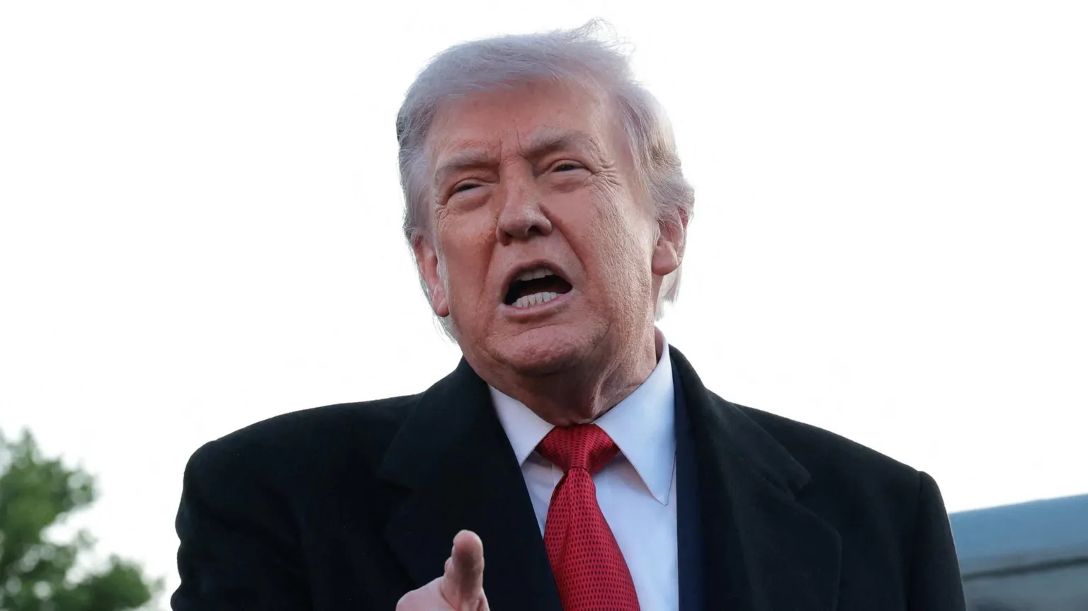 SHBA-Iran shkëmbejnë zjarr në Ngushticën e Hormuzit, Trump: Armëpushimi ende në fuqi, por nëse nuk firmosin marrëveshjen…