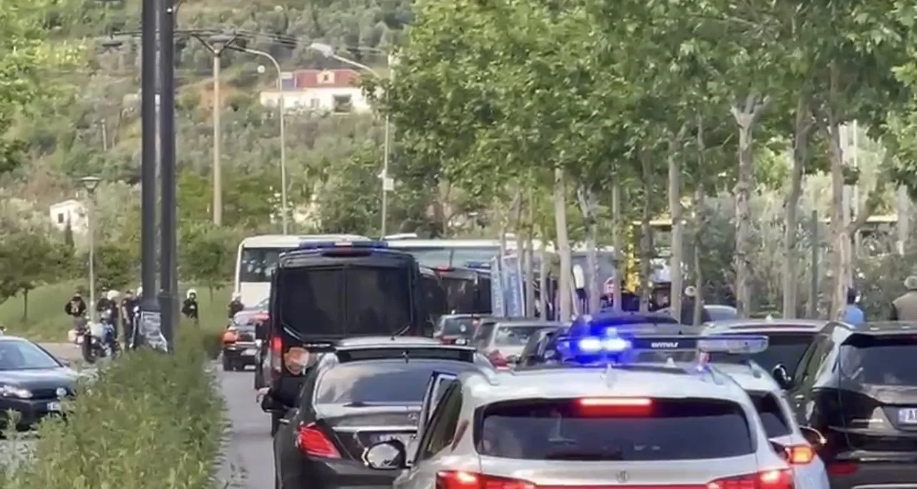 Incidente dhe dhunë në “Elbasan Arena”, policia shoqëron 10 ultras të Tiranës