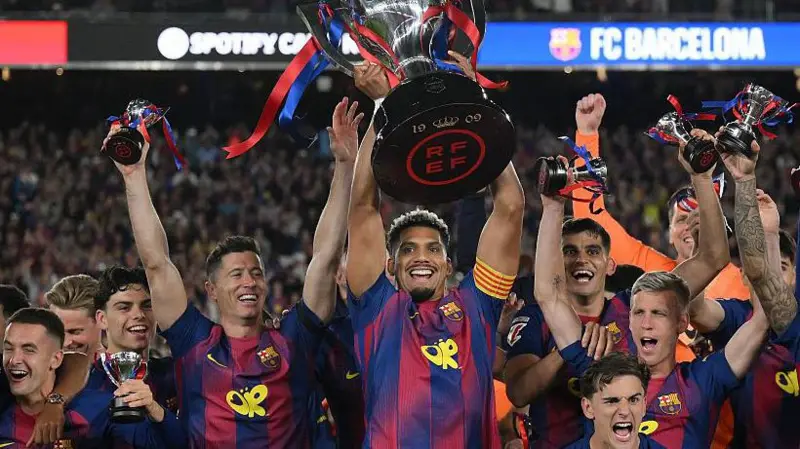Barcelona mposht Real Madrid në El Clasico, shpallet kampione e La Ligës